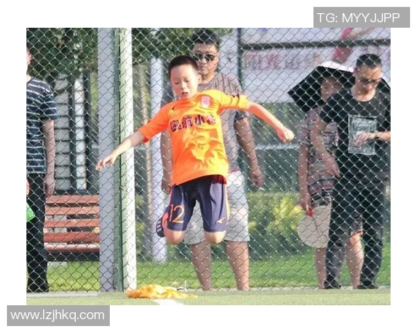 美国最小足球明星的成长故事与梦想追逐之旅